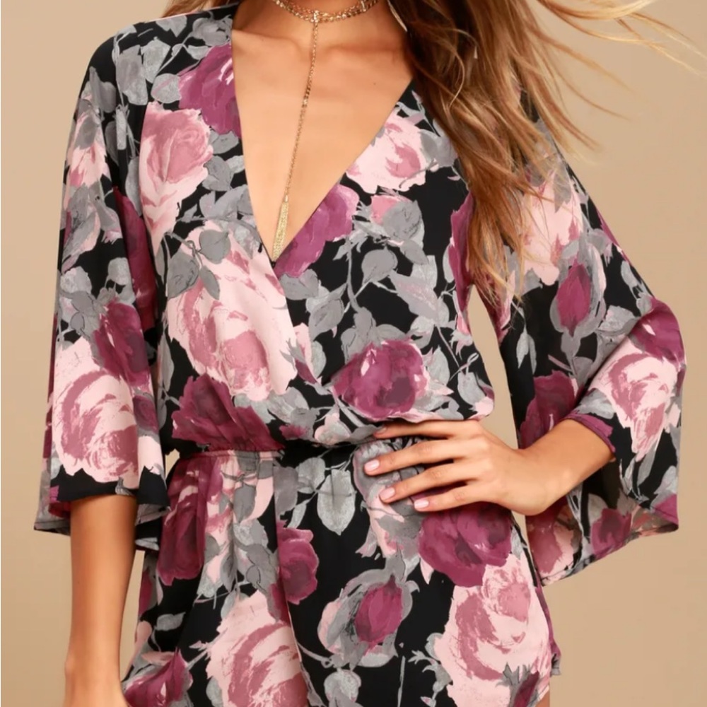 Lulus Floral Romper Wpockets Size small